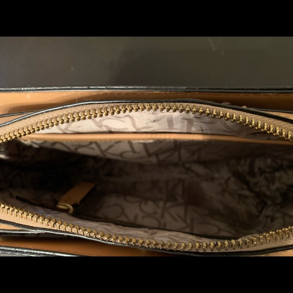 Calvin Klein Cross Shoulder Bag - Picture 3 of 6